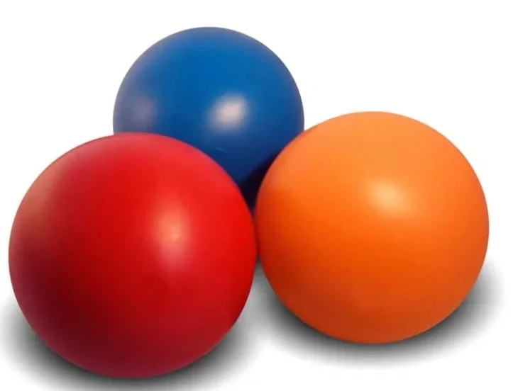 Balle pour chien de plastique dure, Virtually indestructible - Image 2