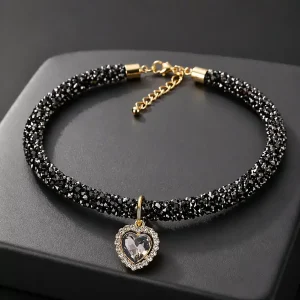 Collier en cuivre et zirconium chihuahua noir