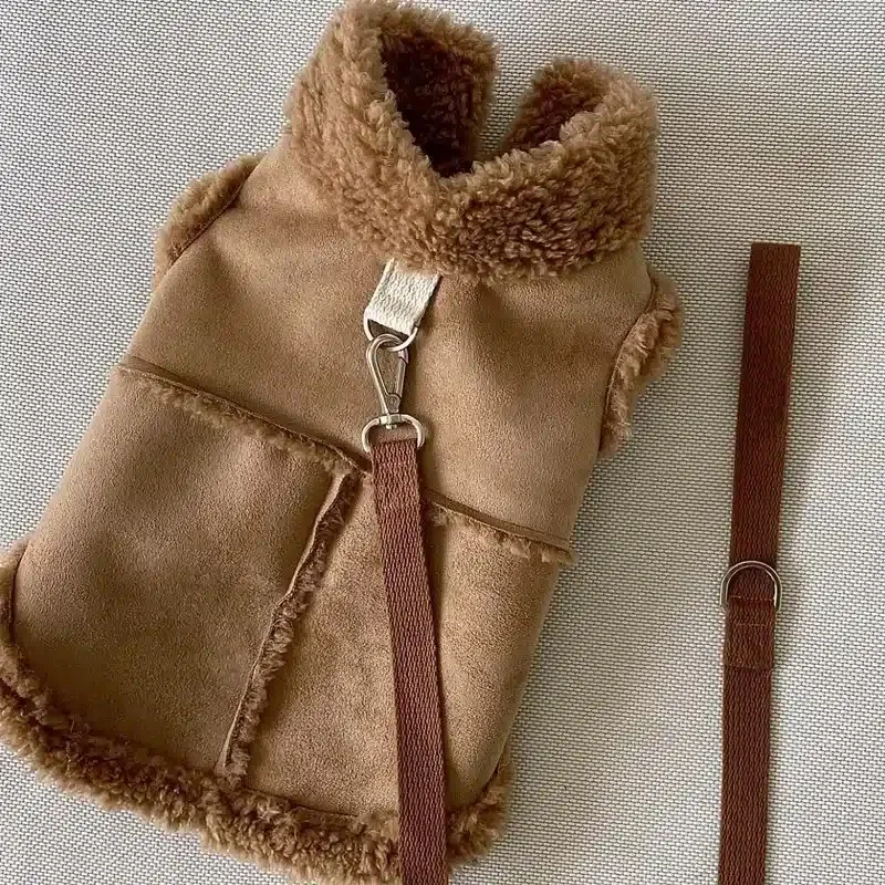 Manteau fourré pour chien avec laisse