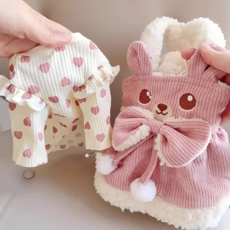 Robes en velours côtelé motif lapin pour chiens